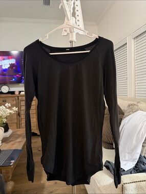 lululemon athletica Lightened up Black Long-Sleeve Crew Neck Top size 8